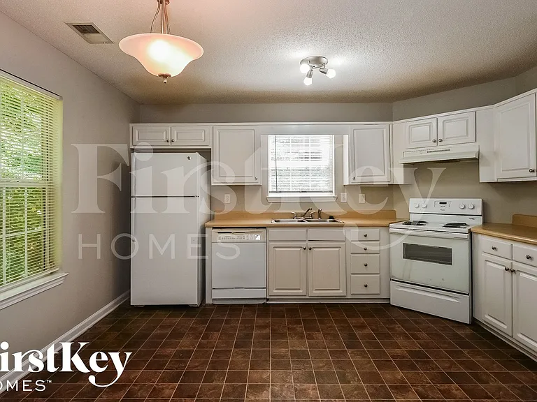 7976 Mustang Ln — Photo 5