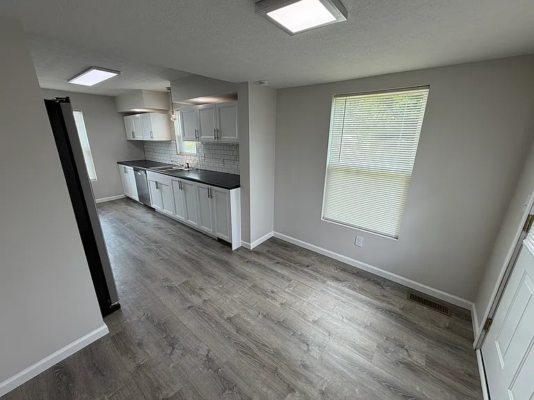 11673 Huntington Rd — Photo 10
