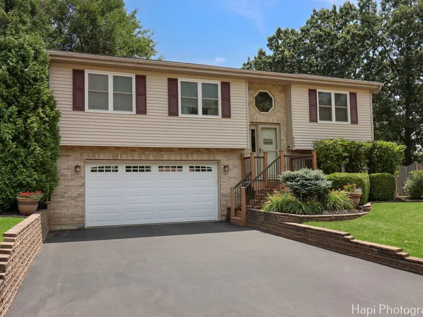 809 W Sheridan Rd, McHenry, IL 60051