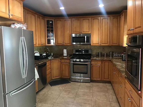 5th image of 1748 Melville St