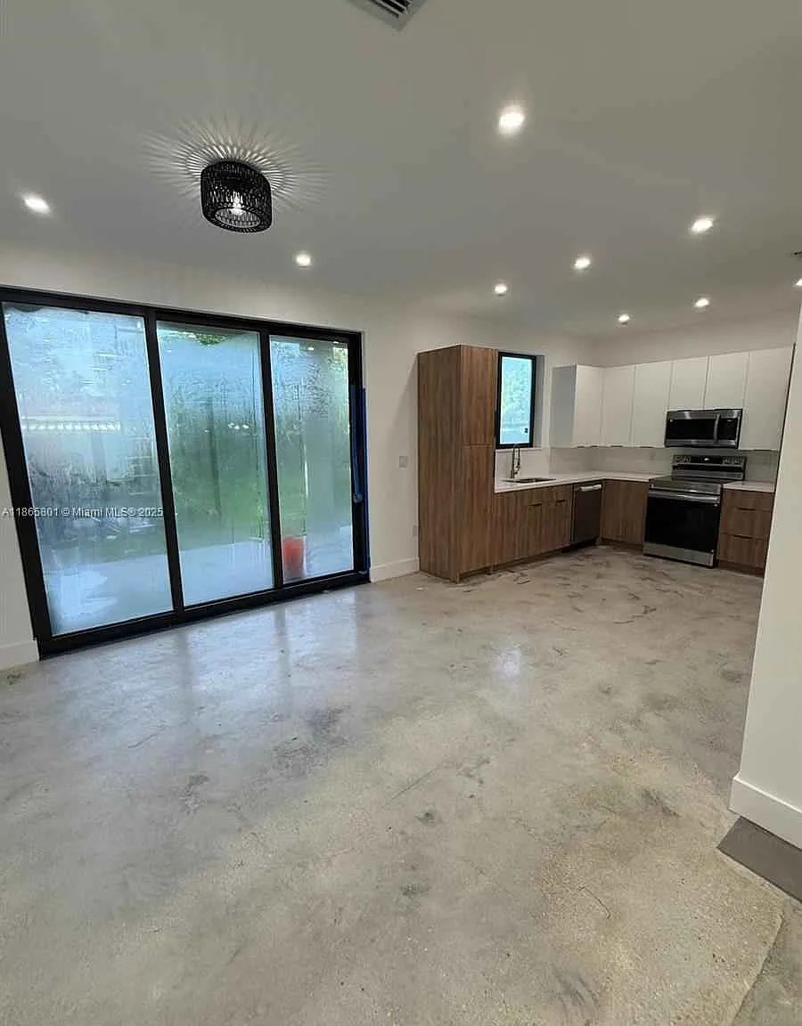 4 bed, 3.0 bath, 2223 sqft, $3,800 — Photo 3