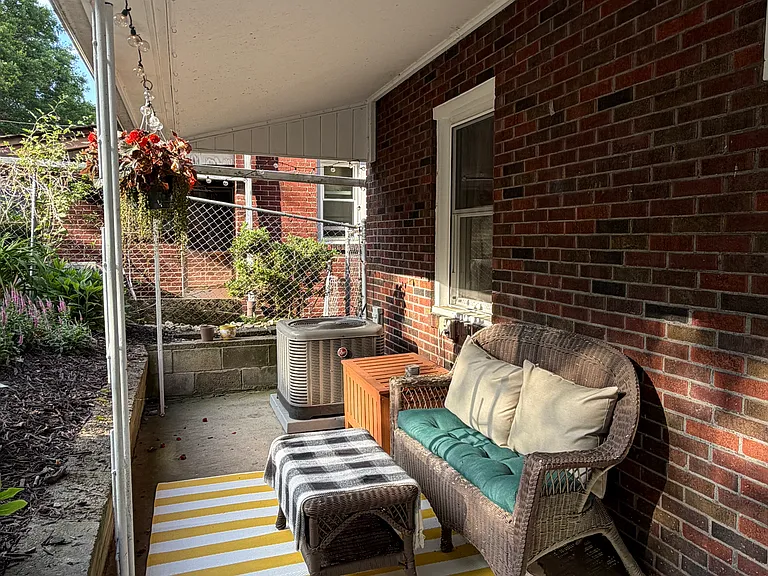 2424 Starkamp St — Photo 17
