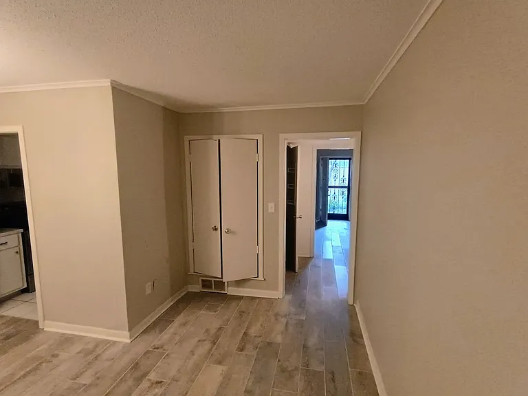 1047 June Rd #3 — Photo 18