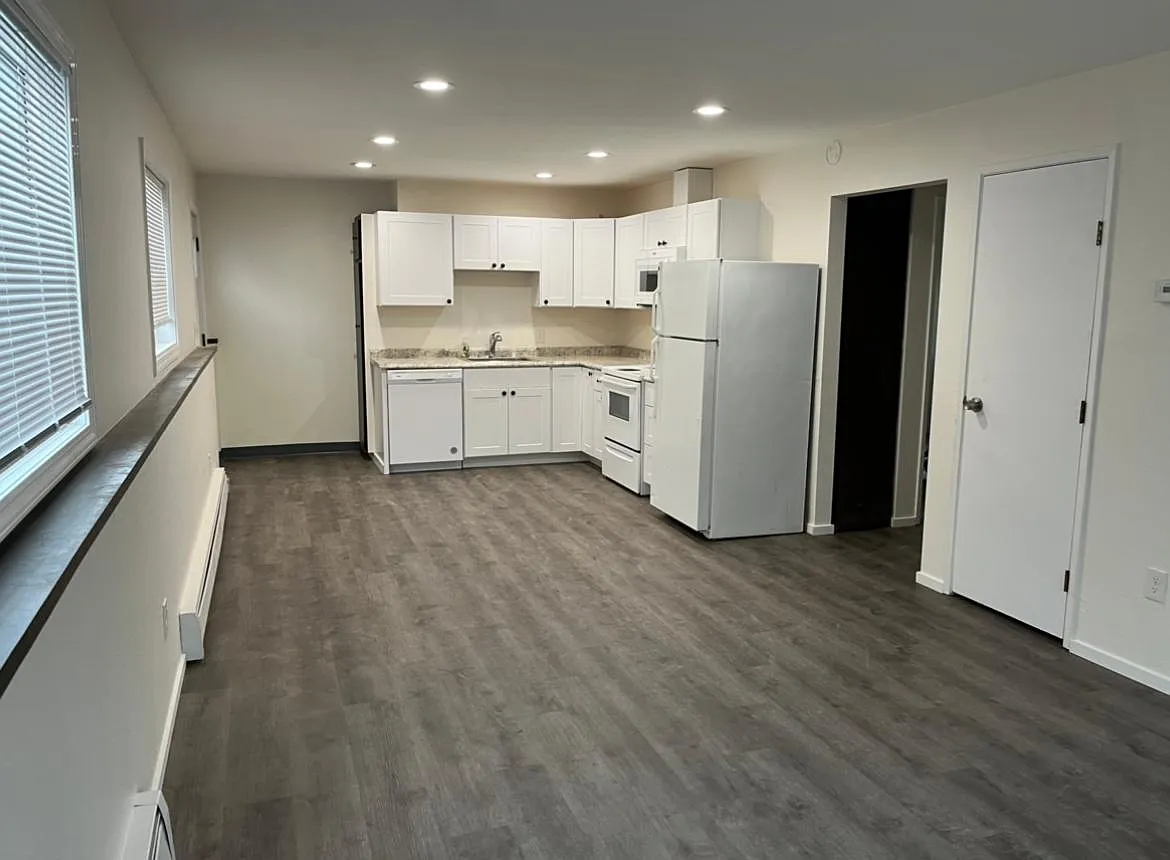 2 bed, 750 sqft, $1,600 — Photo 2
