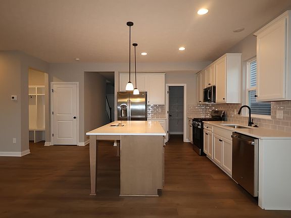 5th image of 7806 Collins Dr