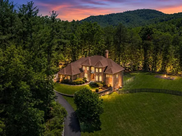 7275 Starlight Ln, Boones Mill, VA 24065
