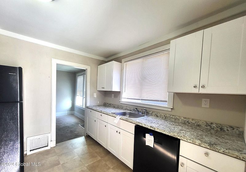 3rd image of 59 Glenwood Road