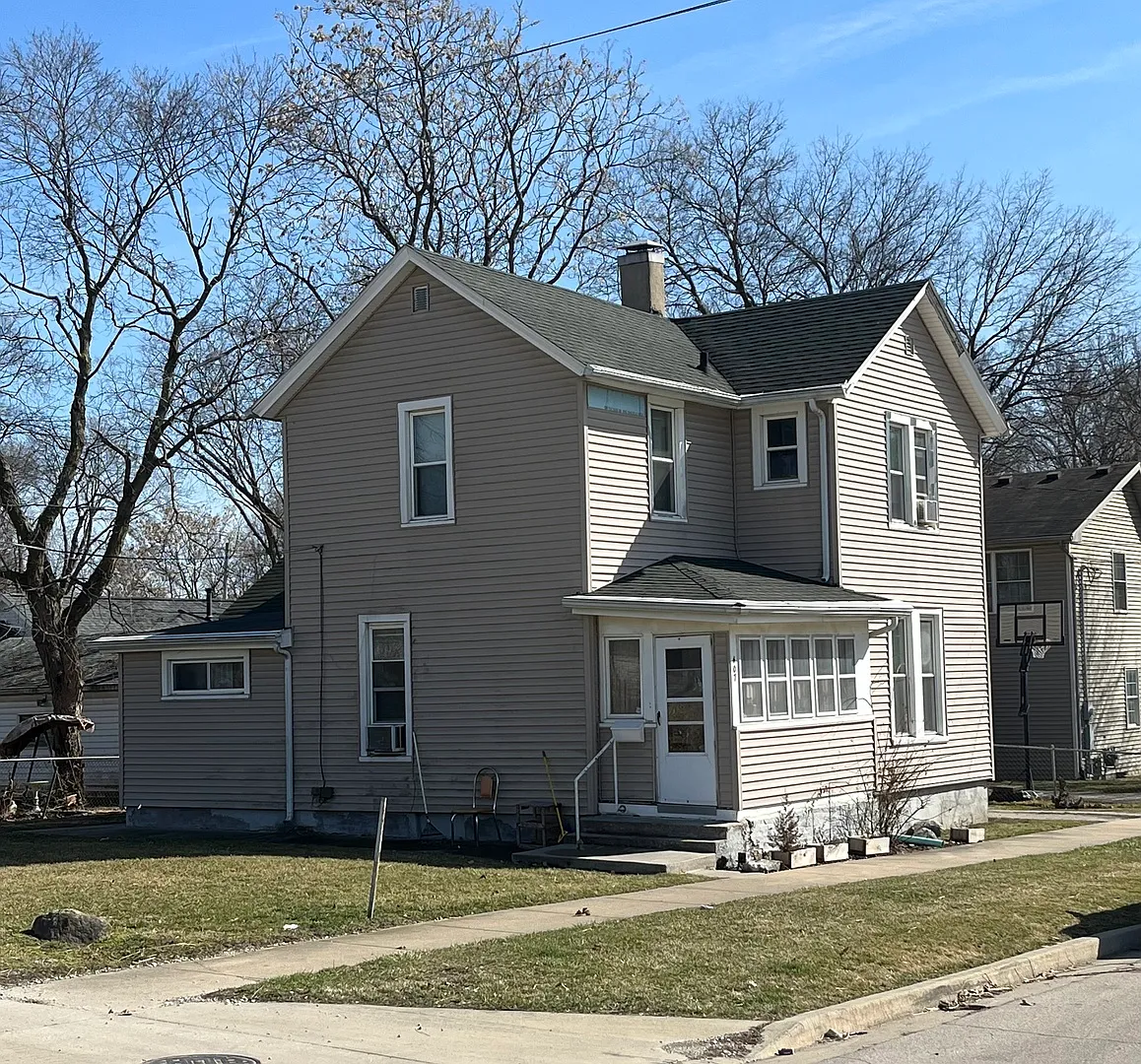 407 Howard St photo 1