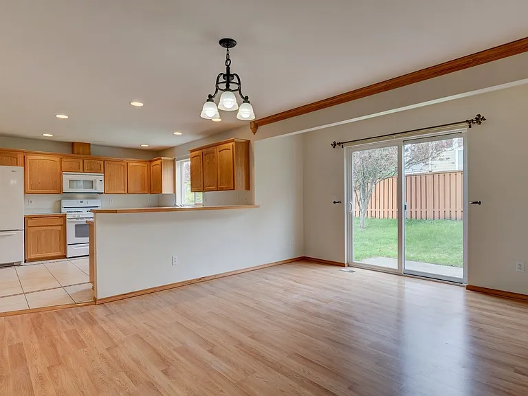 1730 NW Almond Loop — Photo 4