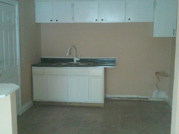 2nd image of 4425 Elmwood St