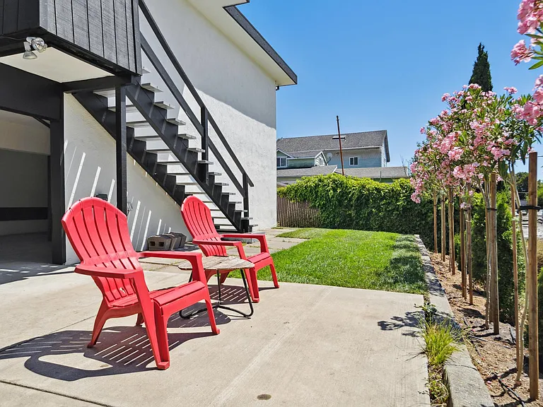 3441 Laguna Ave #2 — Photo 43