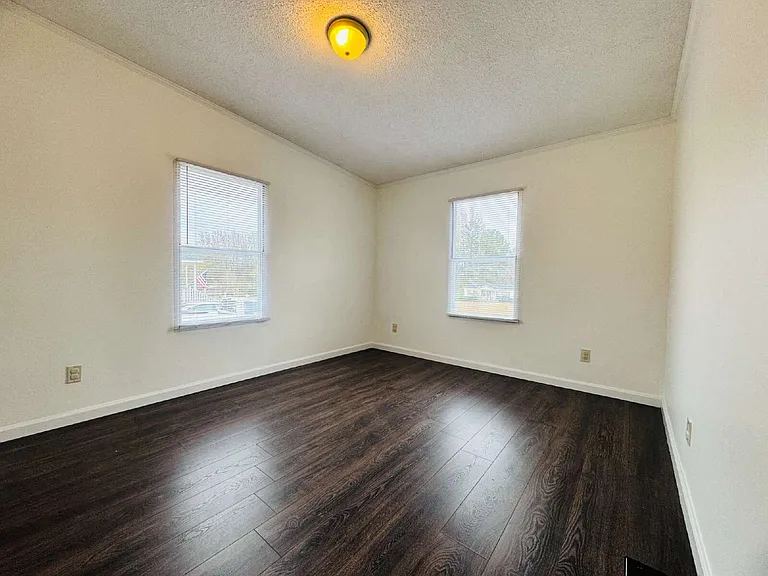 61 Lexington Ln — Photo 11
