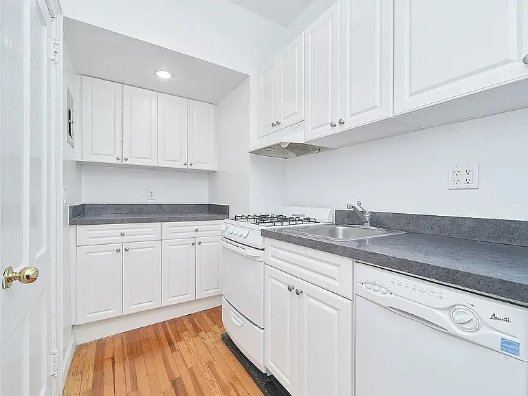 25 E 38th St #3F — Photo 3