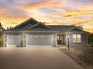 6008 Fox Run Ln, Racine, WI 53406