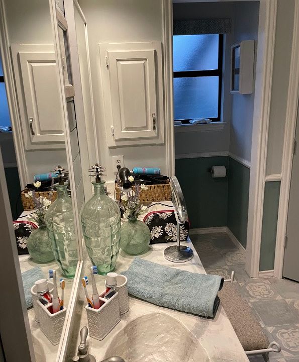 1st image of 121 Simmons Dr
