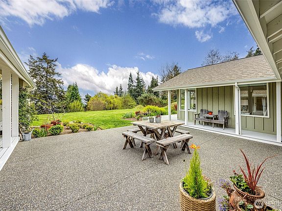 4th image of 4185 Point White Drive NE