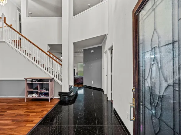 3811 Houston Lake Dr, Pearland, TX 77581