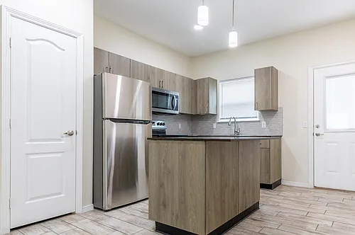 1710 W Greenwich St #1 Photo 1