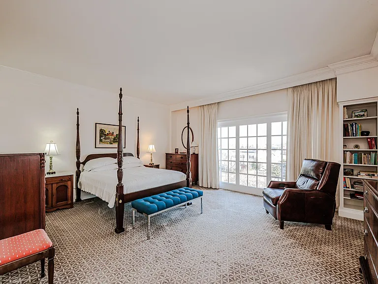 2445 Selwyn Ave #403 — Photo 6