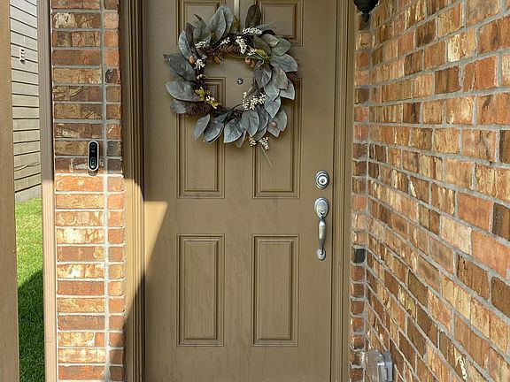 4th image of 8318 Columbia Forest Dr