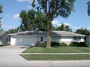 2008 N West St, Carroll, IA 51401