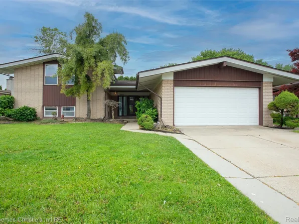 30571 Cedars Dr, Warren, MI 48093