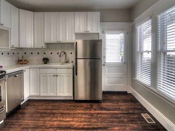 2nd image of 330 Waverley St Ste 1