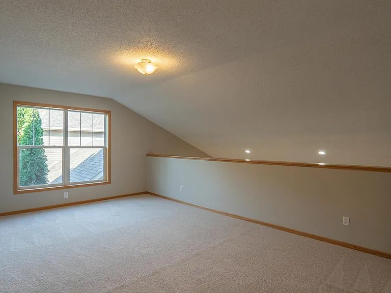 4108 Regent Ave N — Photo 29