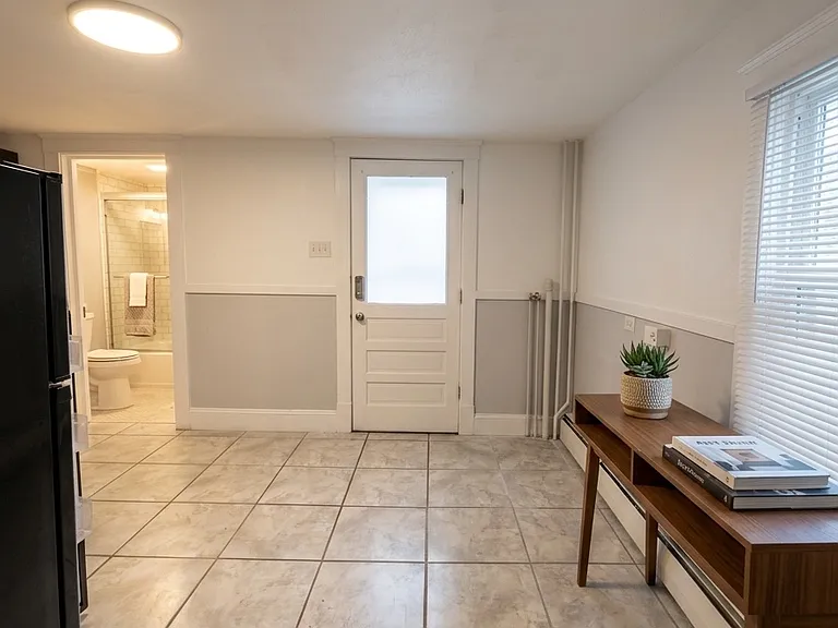 311 E Grove St #1L — Photo 3