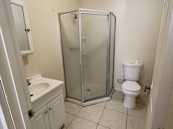 3rd image of 926 W Calle Francita