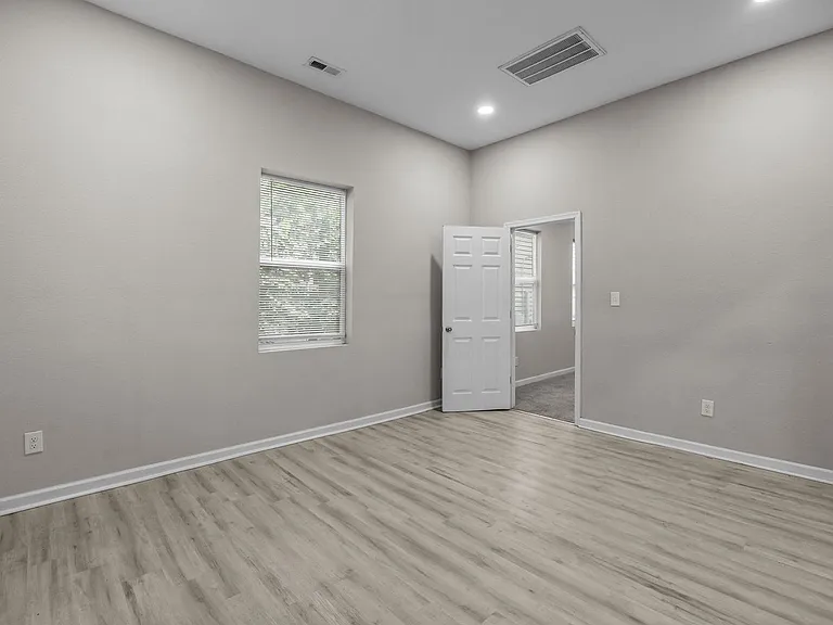126 Linden Avenue — Photo 4