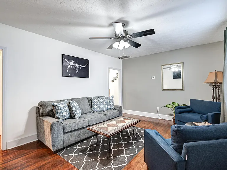 2518 Lester St — Photo 16