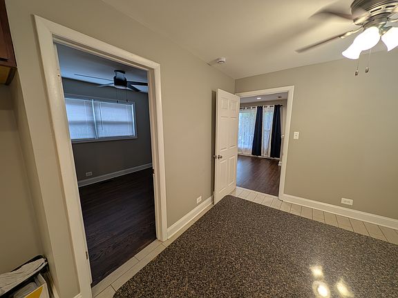 Kitchen Dining Area