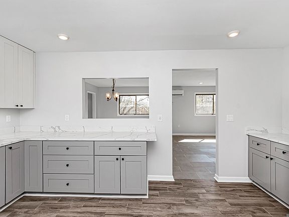 4th image of 8320 Rainbow Dr