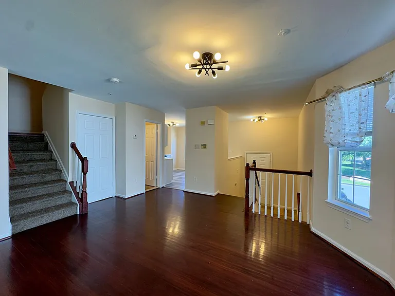 9520 Oak Trace Way — Photo 3