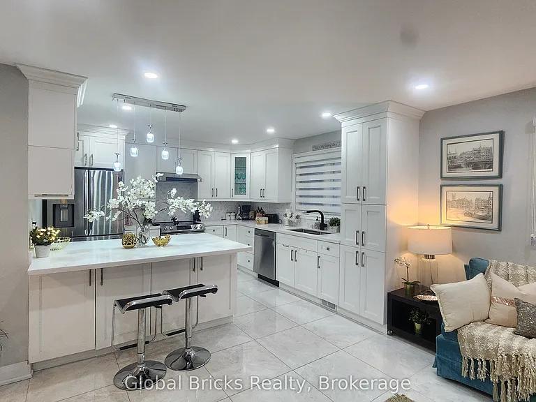 4079 Trapper Cres — Photo 24