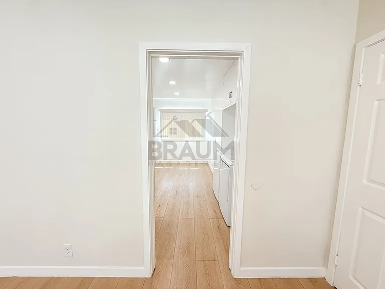 15550 Vanowen St — Photo 2
