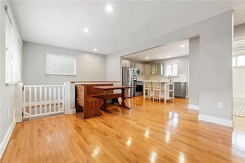 4 bed, 1800 sqft, $2,975 — Photo 2