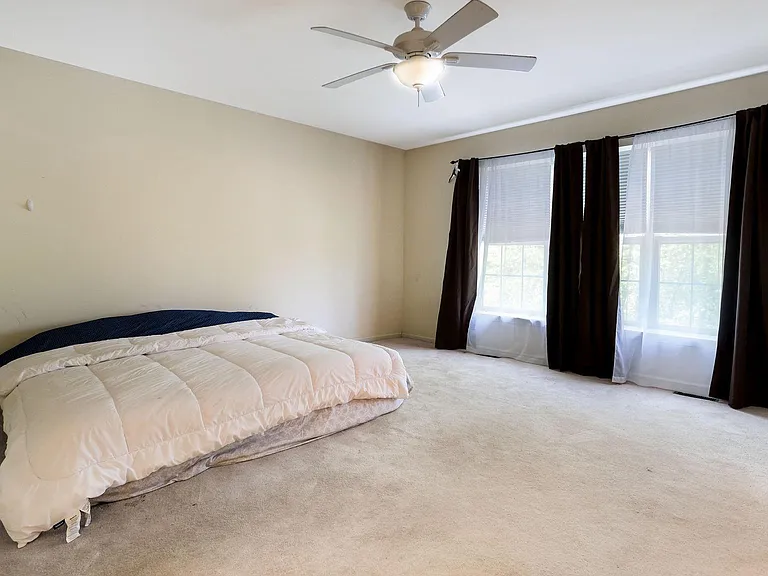 137 Weybridge Dr — Photo 17