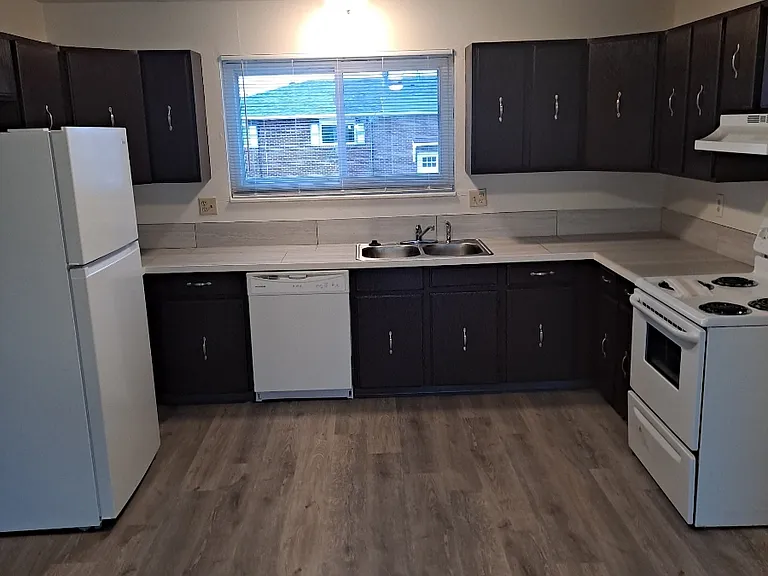645 Voiles Pl — Photo 1