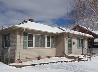 8065 Sunburst St, Center Line, MI 48015