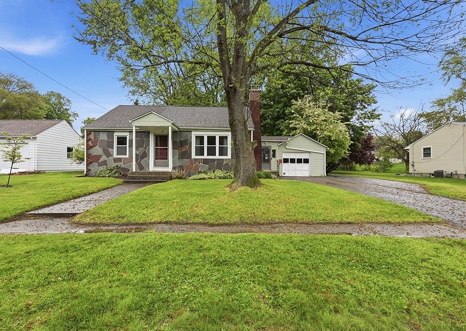 1st image of 10 Lawrence Ave