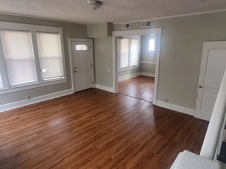 152 E 5th St #Z1 — Photo 2
