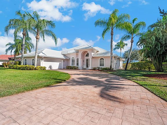 3rd image of 1542 SW Mockingbird Circle