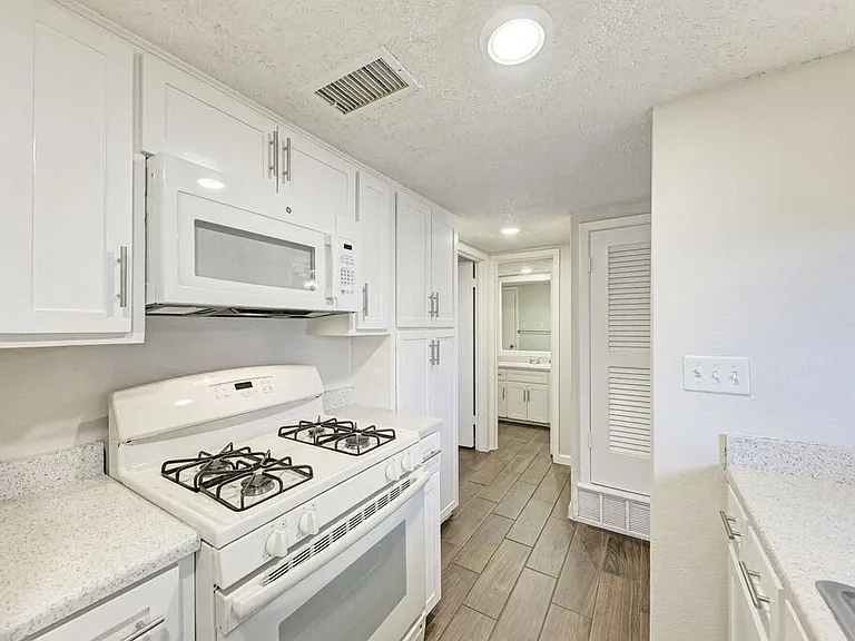 Austin Parke Apartments — Photo 9