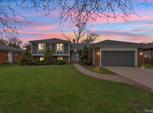 7323 Burgundy St, Canton, MI 48187