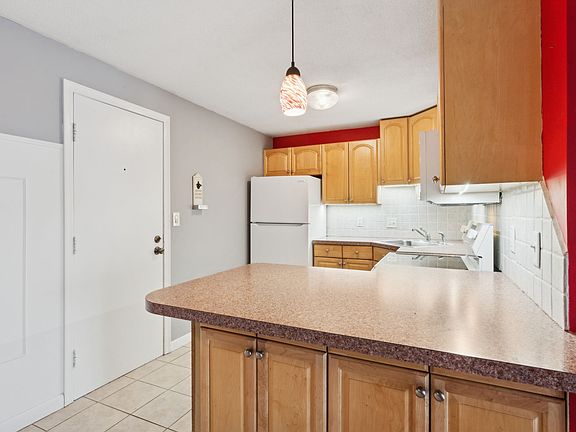5th image of 12 Woodman Way APT 19