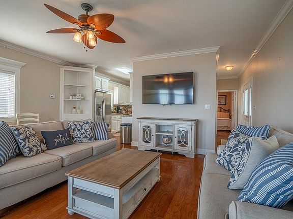 3rd image of 6084 Bay Hill Dr