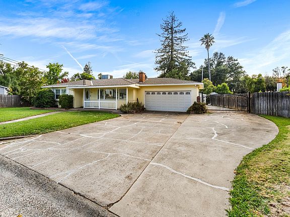3rd image of 2661 Foothill Dr