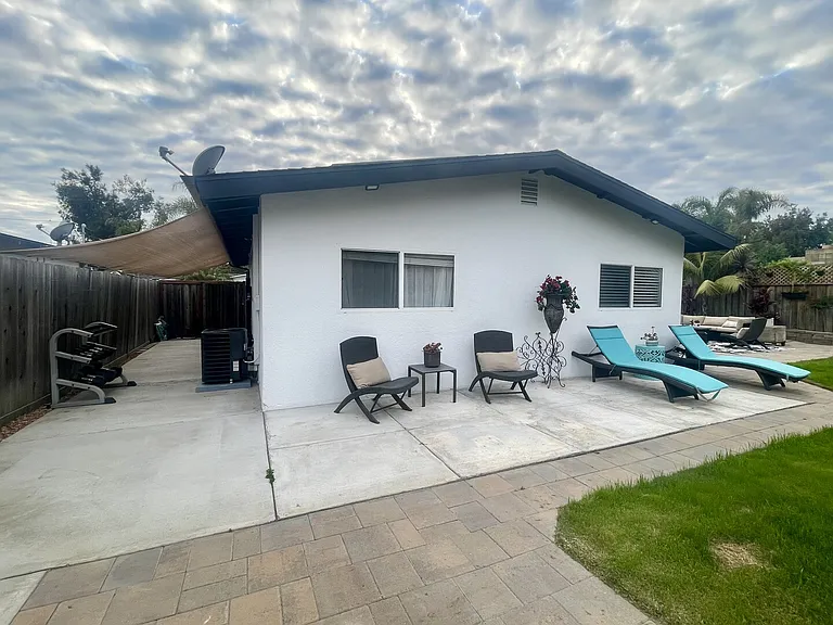 Loch Lomond Dr — Photo 18